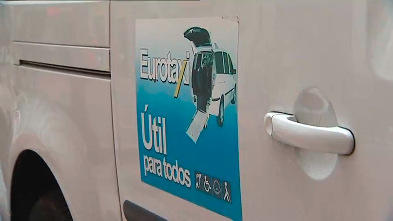 La Federación de Asociaciones de Vecinos denuncian falta de taxis y VTCs adaptados y accesibles