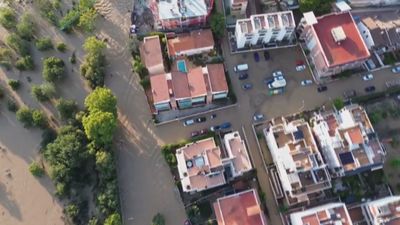 Buscan a dos personas arrastradas por el río Foix en Cubelles (Barcelona)
