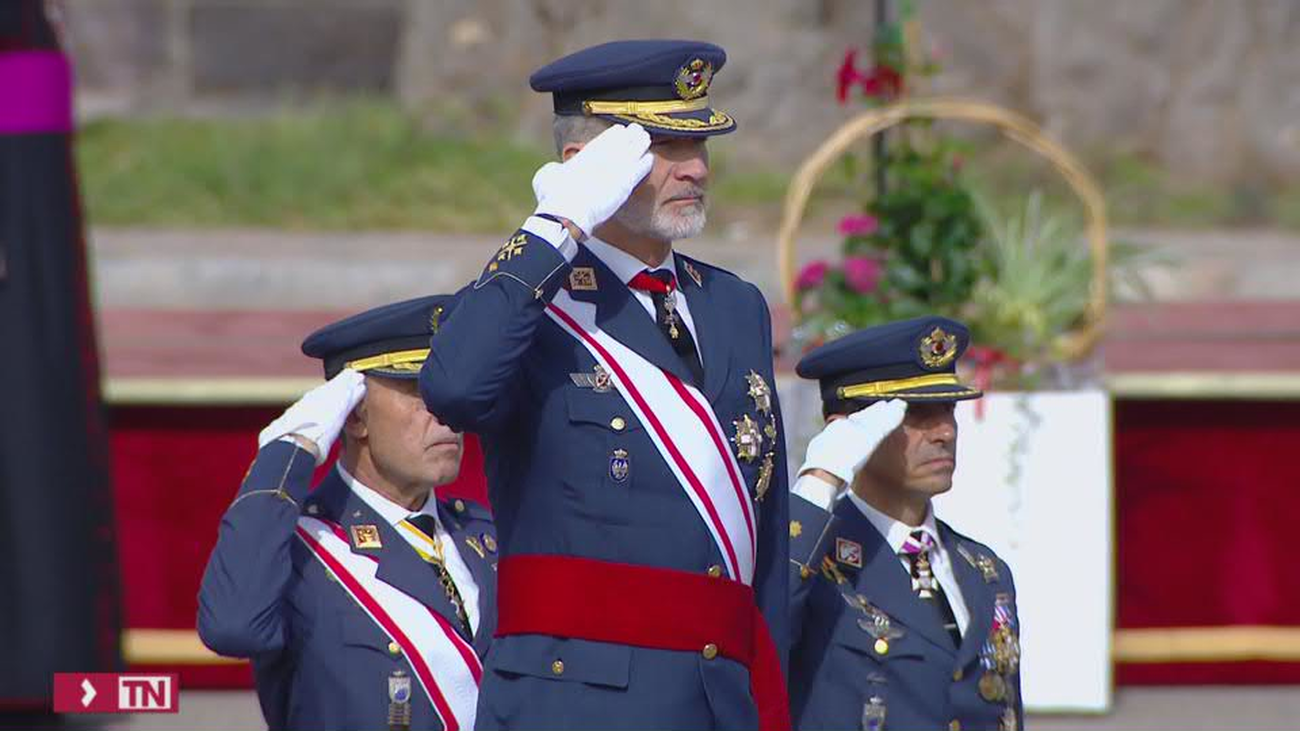 El Rey preside la entrega de despachos en la Academia General del Aire de San Javier a 124 nuevos tenientes