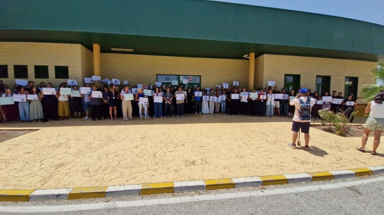 Los funcionarios de prisiones protestan tras una agresión sexual a una psicóloga en Sevilla