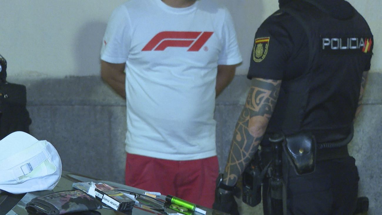 Así es el narcopiso frente al que se ha encontrado al niño abandonado de Lavapiés