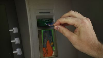 Engaña a su abuela para vaciarle la cuenta: detenido en Algemesí (Valencia)