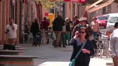 El verano llena los pueblos de la sierra de Madrid, que duplican su población: "Me gusta porque está fresquito"