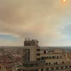 Madrid capital, con humo y ceniza del incendio forestal de Méntrida