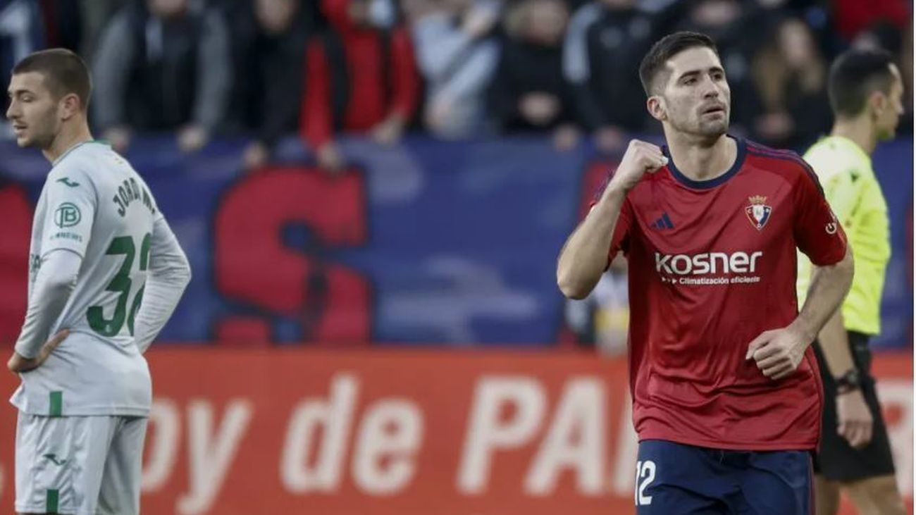 Atlético de Madrid y Osasuna negocian por Areso