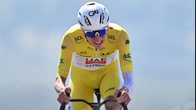 Pogacar se impone en la cronoescalada y apuntala  su cuarto Tour