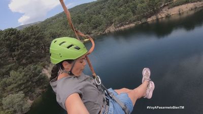 La 'potra salvaje' vuela por la Sierra de Madrid en una de las tirolinas más increíbles de España