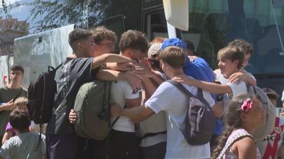 Evacuados 50 niños madrileños por el incendio forestal de Navaluenga, que evoluciona bien