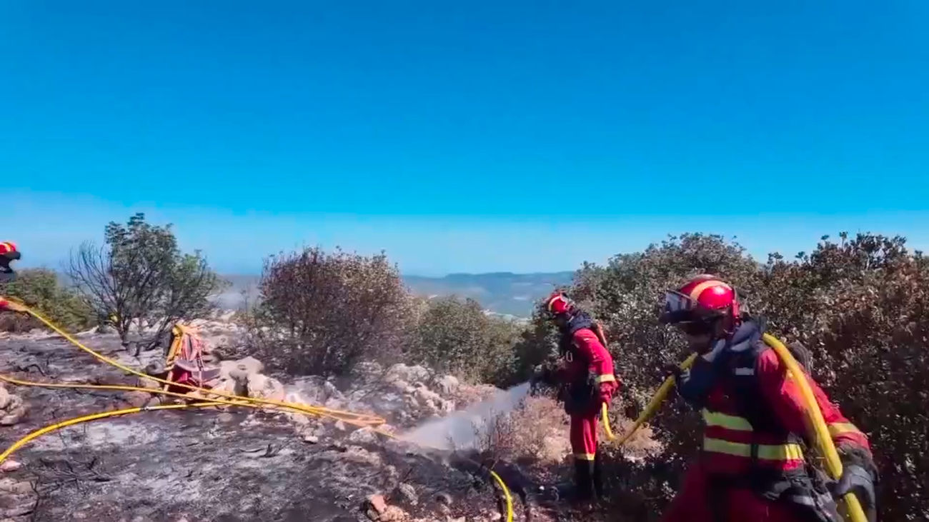 El incendio de Navaluenga queda controlado tras dos días activo y 1.500 hectáreas arrasadas