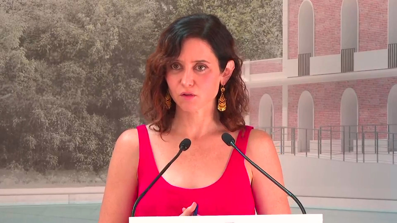 Ayuso acusa a Sánchez de llevar a España a ser "una nación paralegal" por los privilegios a Cataluña