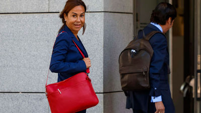 El juez prohíbe salir de España a la expresidenta de Adif y al exdirector de Carreteras del Ministerio de Transportes
