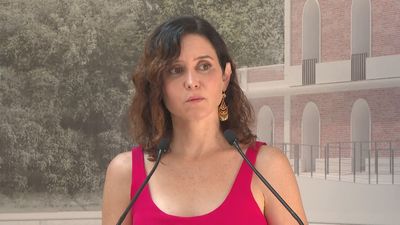 Ayuso acusa al Gobierno de imponer por la fuerza un reparto de menores "sin procedimiento ni diálogo"