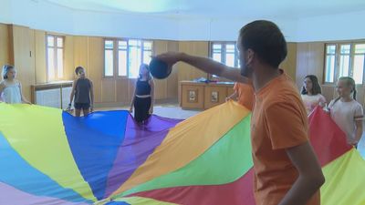 Un campamento en Cercedilla invita a 460 niños a un verano sin pantallas: "Se pueden divertir así"