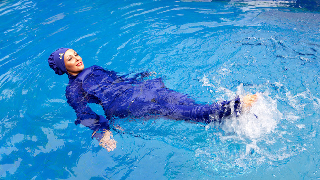 La alcaldesa de Ripoll (Gerona) prohíbe el uso del 'burkini' en la piscina municipal