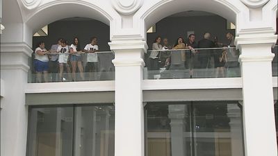 Desalojados del pleno de Madrid los vecinos que irrumpieron en Cibeles protestando por el Plan Reside
