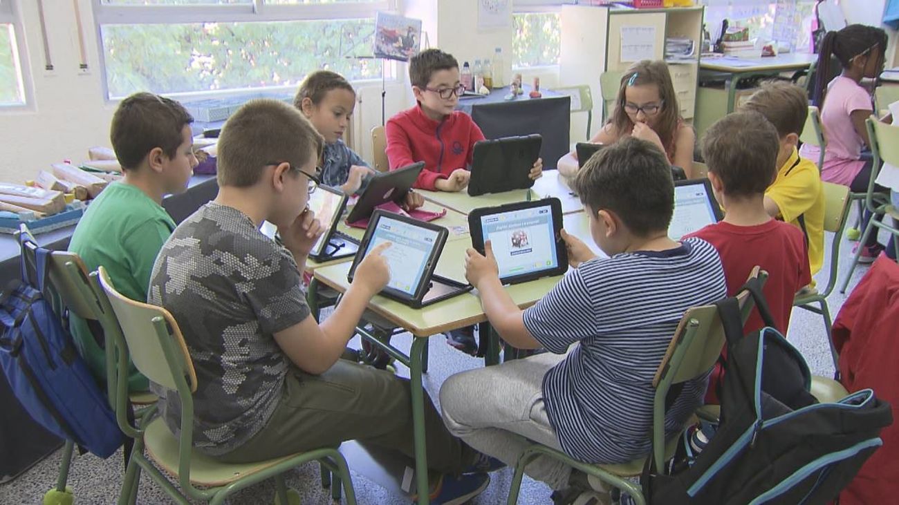 Los alumnos de Infantil y Primaria no usarán dispositivos digitales individuales en las aulas a partir del próximo curso