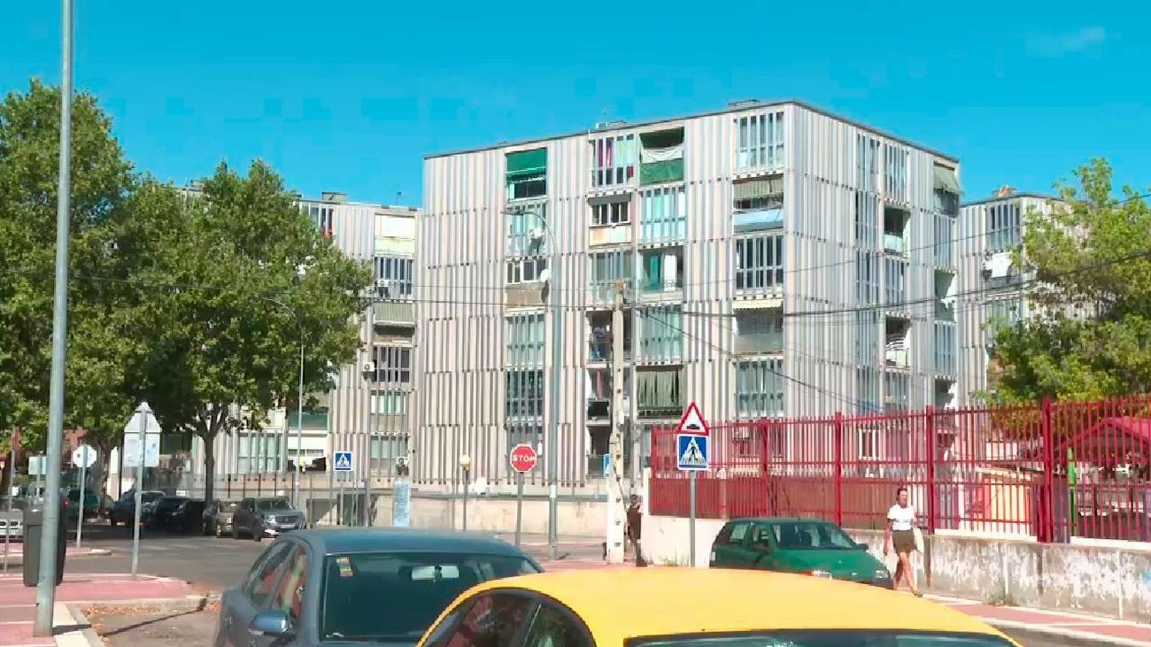 Los vecinos de Parla denuncian que el foco de las agresiones son tres edificios plagados de okupas