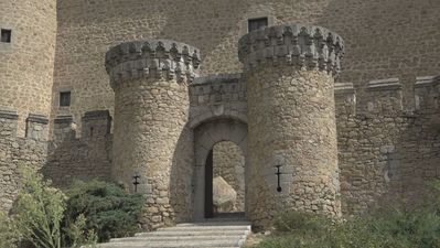 El cierre del Castillo de Manzanares el Real ahoga al comercio local