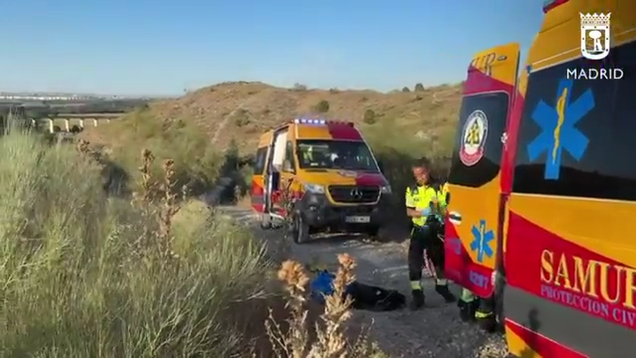 Rescatan en un terreno abrupto a un ciclista accidentado en Rivas