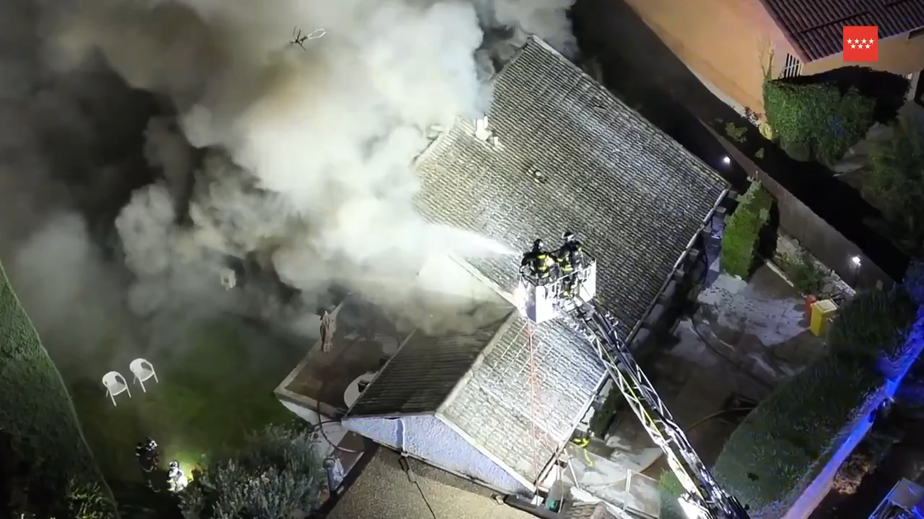 Arde un chalé de madera de Pozuelo de Alarcón