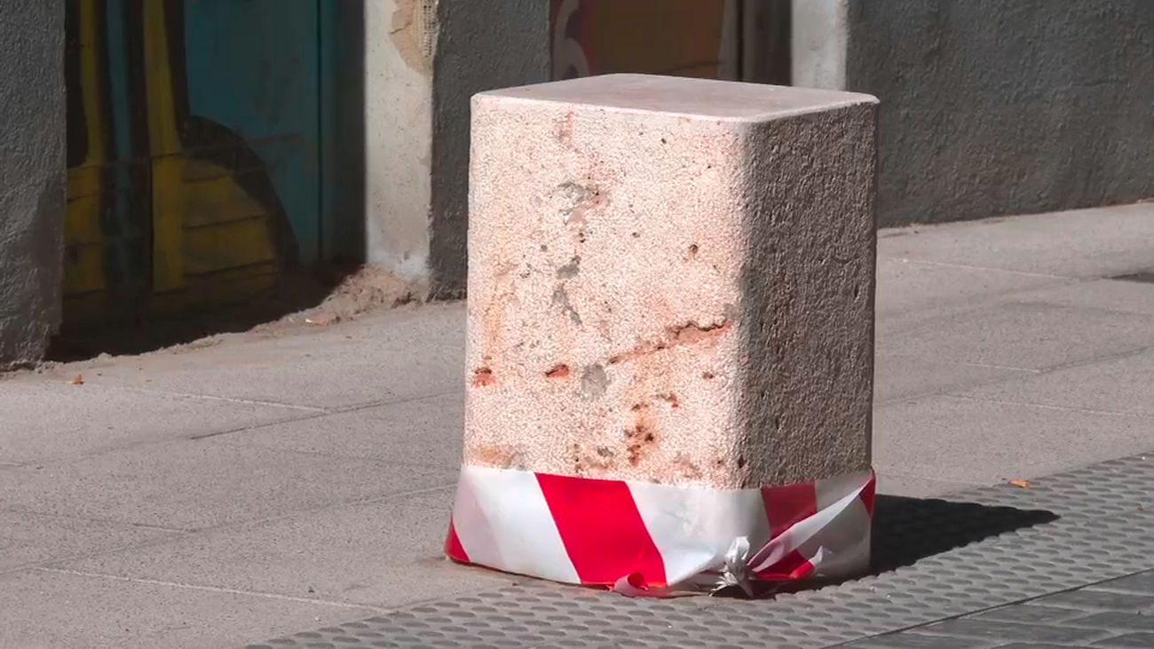 Madrid estudia eliminar los cubos de hormigón situados en la calle de San Hermenegildo