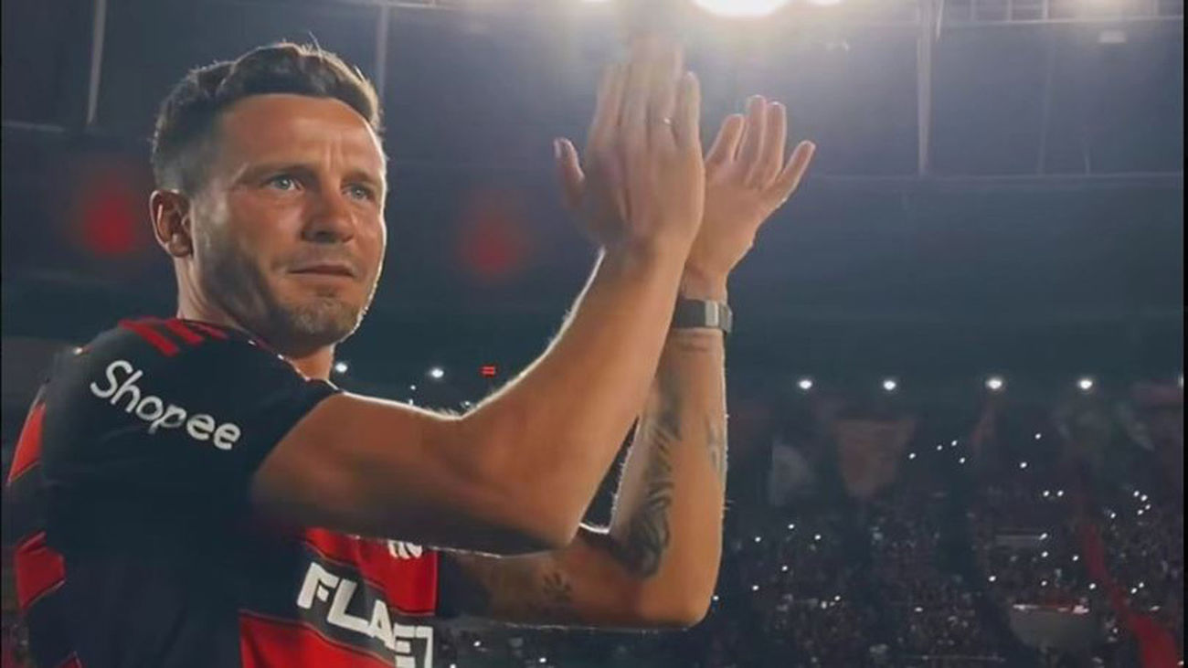 La afición del Flamengo recibe por todo lo alto a Saúl en Maracaná