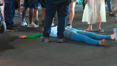 Una mujer se desploma en plena calle Princesa y obliga a cortar el tráfico