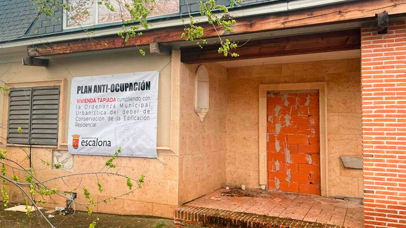 En Escalona (Toledo) luchan contra la okupación tapiando puertas y ventanas de las viviendas vacías