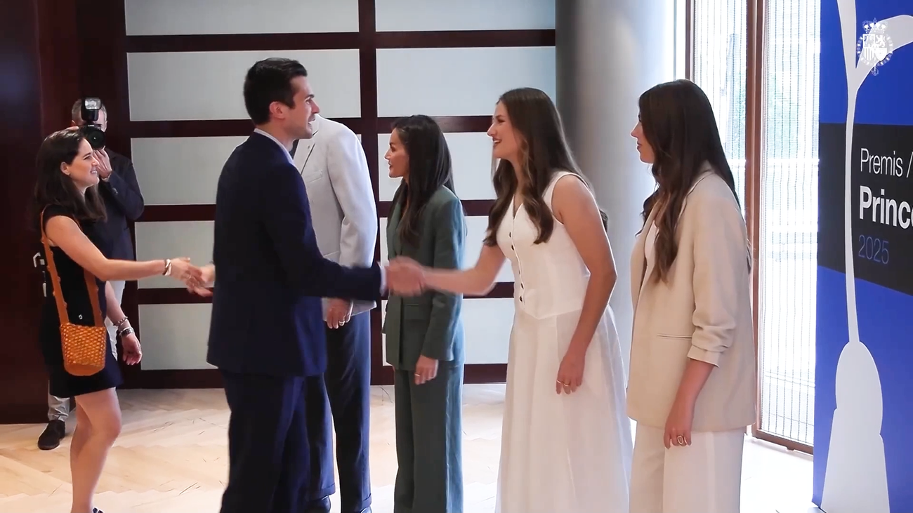 La influencia de la Reina Letizia en los looks de sus hijas, la Princesa Leonor y la Infanta Sofía