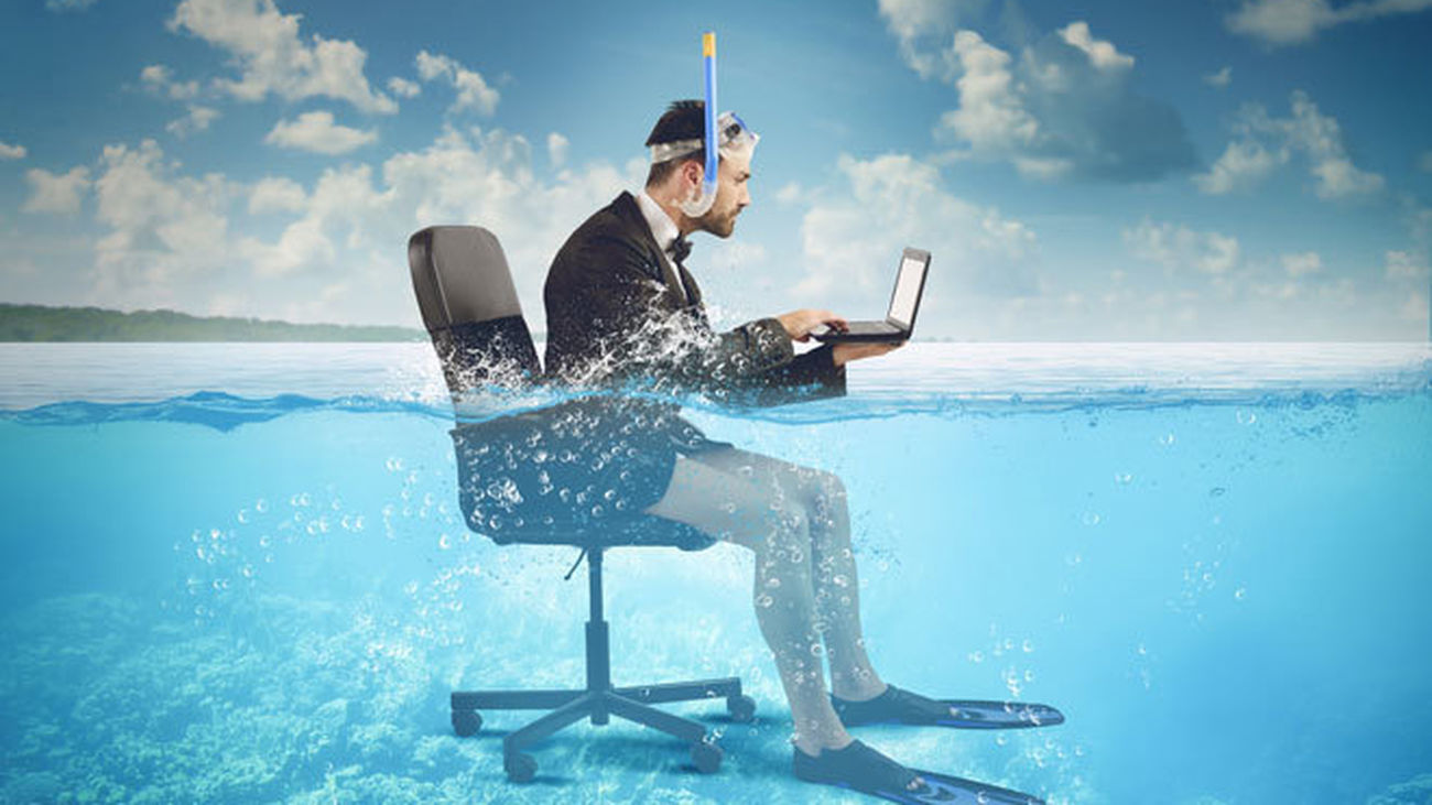 El 65% de los profesionales en España no desconecta del trabajo en vacaciones