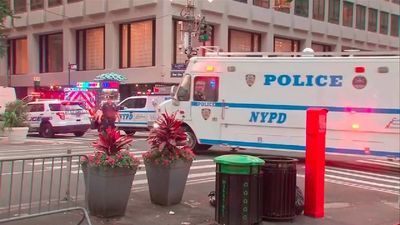 Al menos cuatro muertos, incluido un policía, en tiroteo en Nueva York