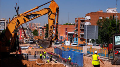 Las obras de soterramiento de la A-5 cumplen los plazos y Almeida confirma que el túnel estará listo en 2026