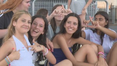 Esperando a las puertas del Metropolitano para ver a Aitana