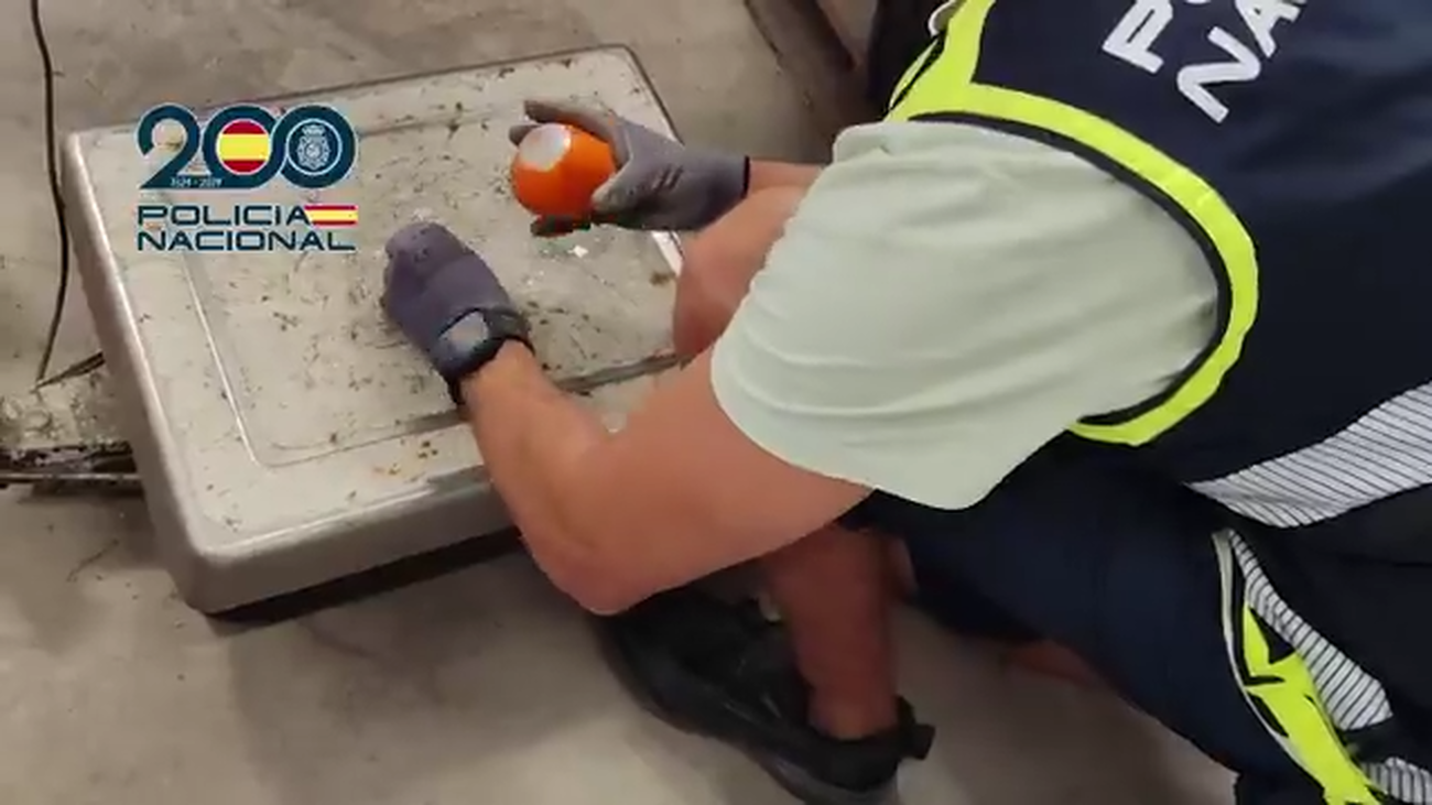 Los 'fruteros de la droga': la Policía les pilla con 3.500 kg de hachís convertido en naranjas