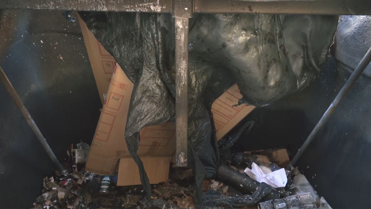 Queman un contenedor a plena luz del día en Carabanchel