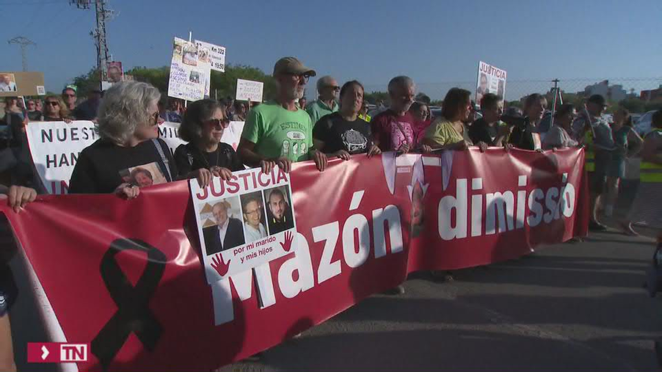 Manifestación de protesta en Catarroja contra Mazón por su gestión de la DANA