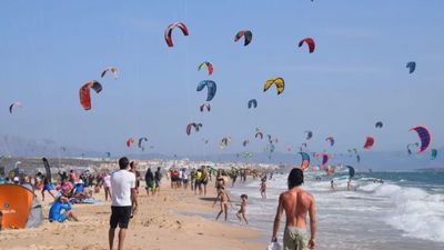 Kitesurf, motos de agua y camas elásticas, los deportes que causan más lesiones en verano