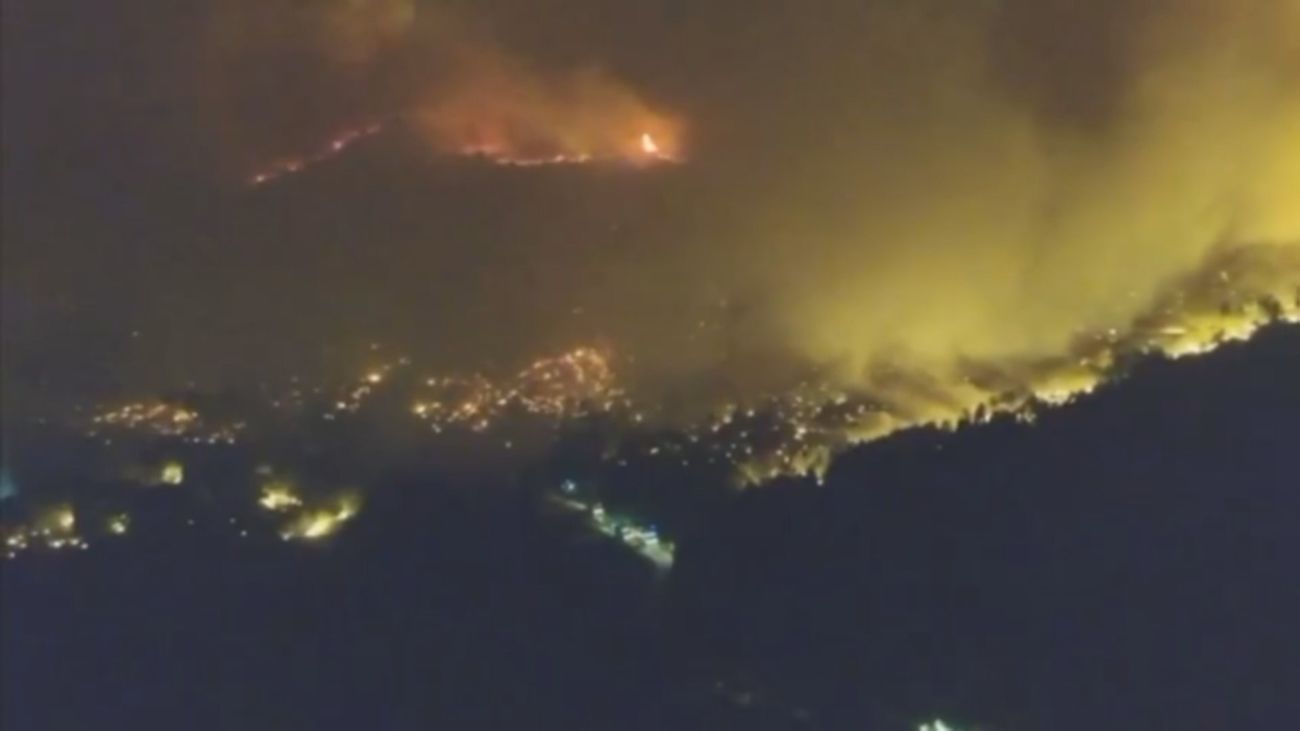 El incendio de Ávila obliga a confinar de nuevo Mombeltrán, que se suma así a El Arenal