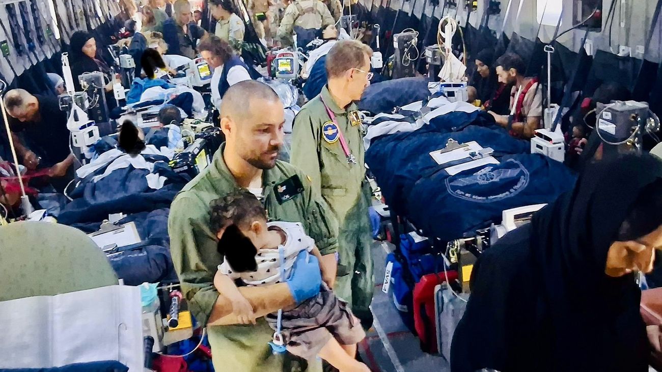 Ya vuelan desde Gaza hacia España 13 niños enfermos graves con destino a Zaragoza