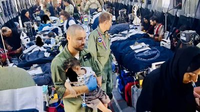 Ya vuelan desde Gaza hacia España 13 niños enfermos graves con destino a Zaragoza