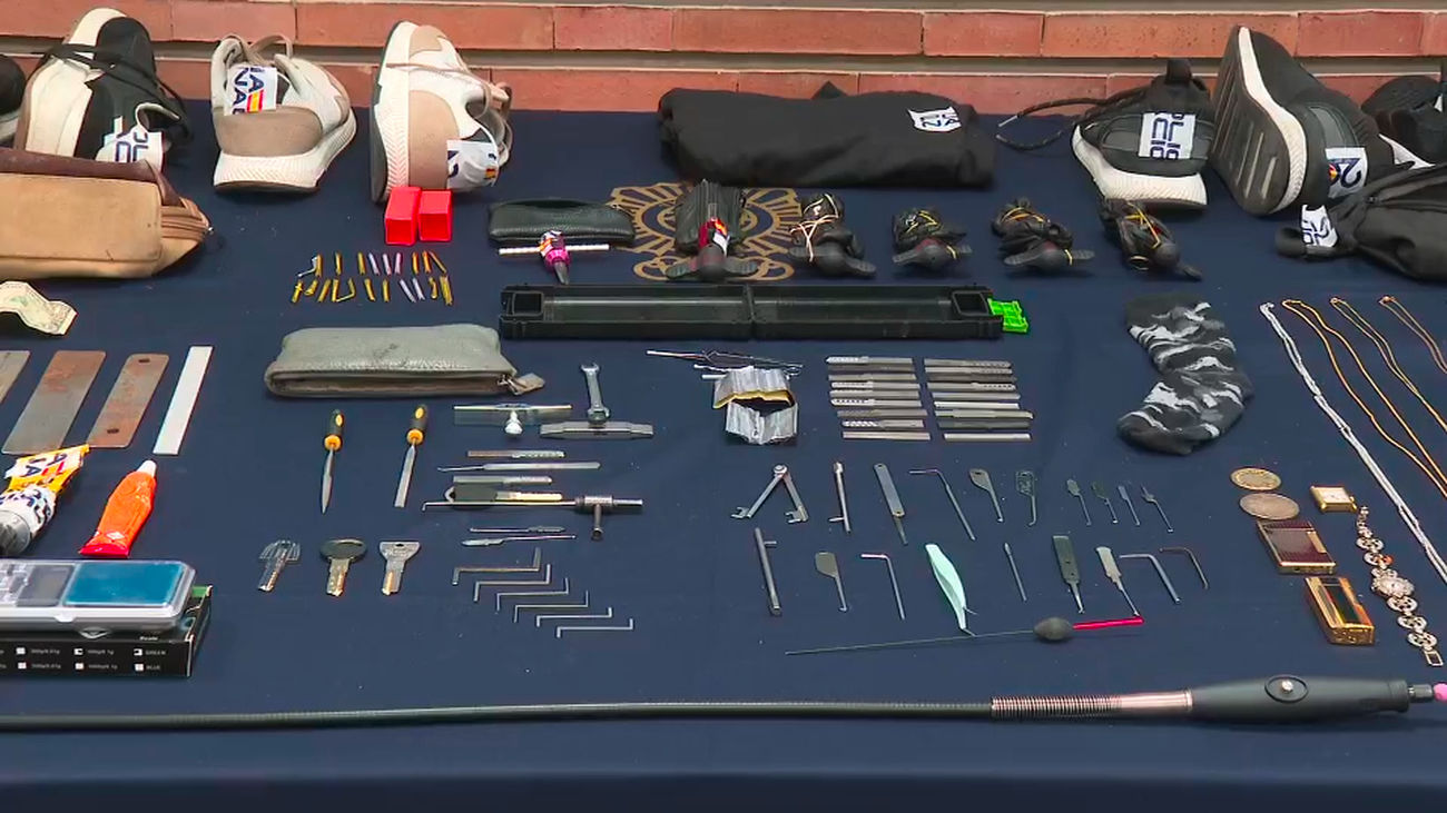 La Policía detiene a una pareja de ladrones en Madrid que robaba con llaves maestras decodificadoras
