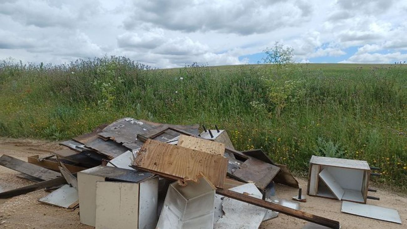 Un vecino de Loeches, multado tras ser identificado por los restos de un vertido ilegal