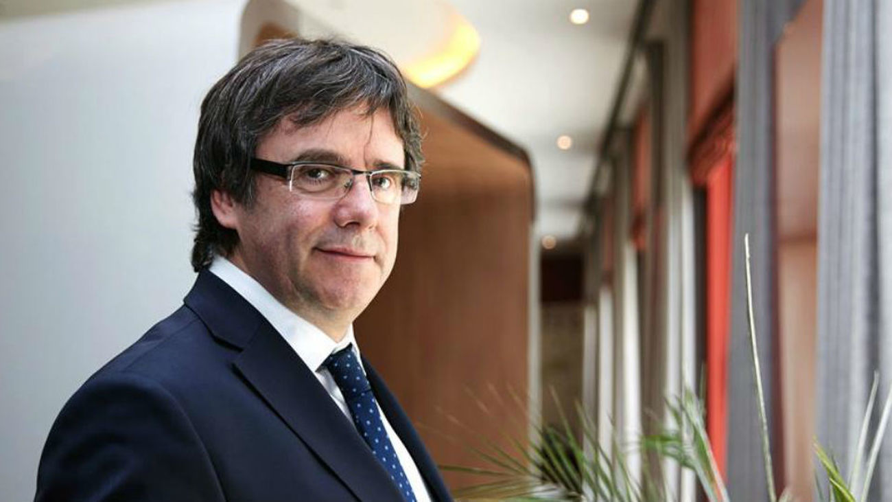 Carles Puigdemont pide al Supremo revisar su orden de detención