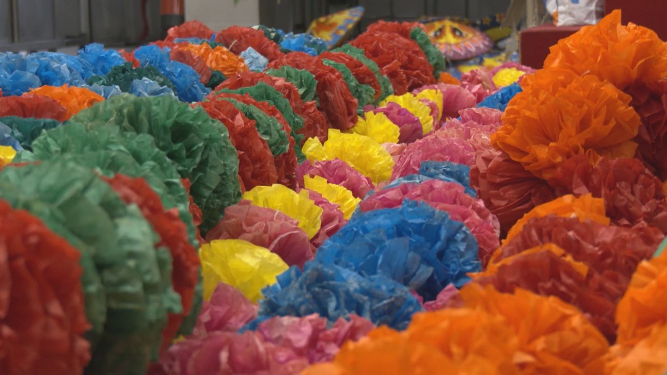 Los vecinos de la calle del Oso celebran 45 años de tradición en las fiestas de San Cayetano