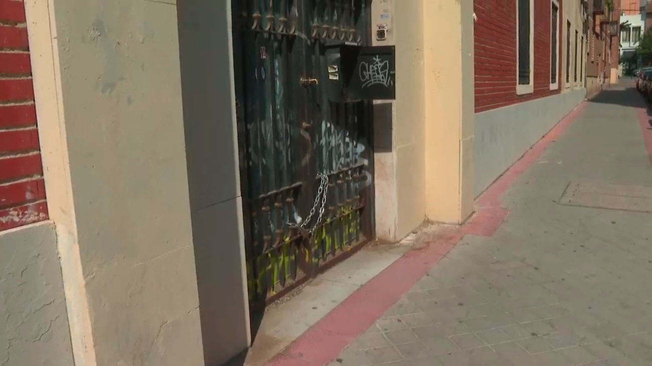 Los vecinos de Carabanchel denuncian llevar meses viviendo con una plaga de ratas