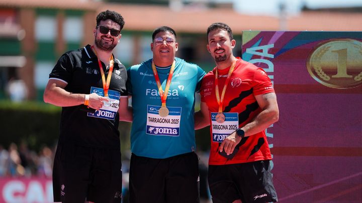 Podio de lanzamiento de martillo / RFEA