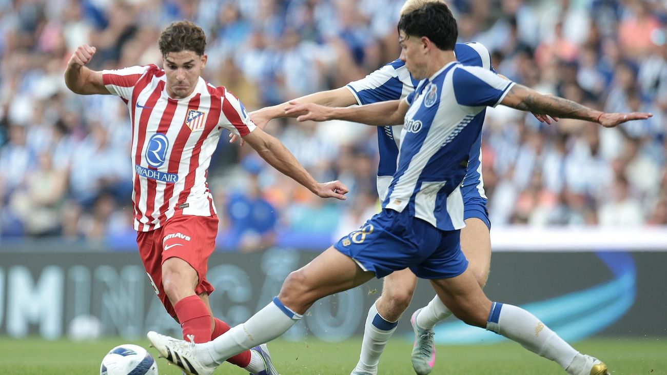Julián Alvarez ante el Oporto