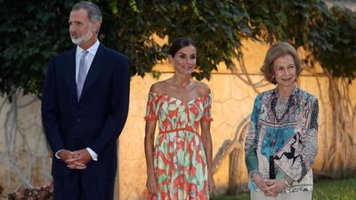 Los Reyes ofrecen la tradicional recepción a la sociedad balear en el Palacio de Marivent
