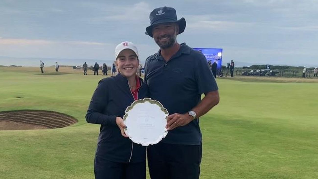 Paula Martín y su caddie Alex Larrazábal