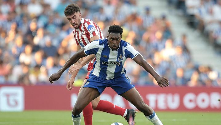 Matteo Ruggeri ante el Oporto / EFE